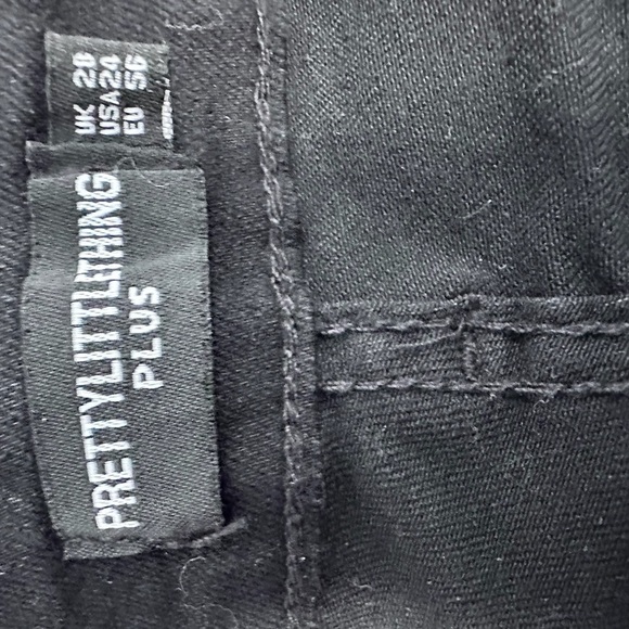 PrettyLittleThing Black Flared Jeans Pants - Picture 9 of 9